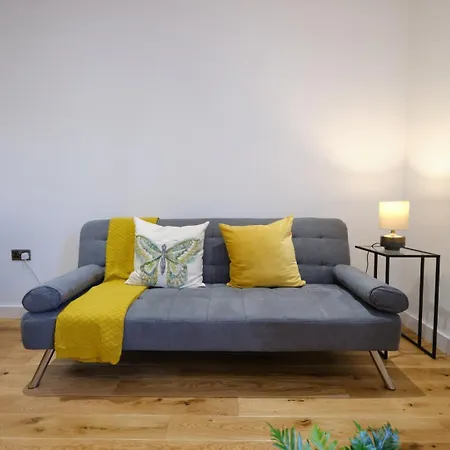 Apartment Tv | Near Key Attractions | Quality Staycation Birmingham