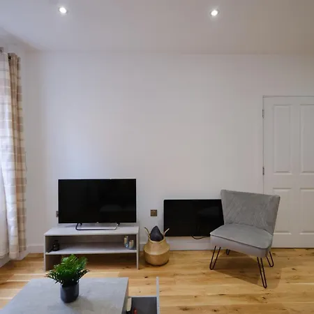 Apartment Tv | Near Key Attractions | Quality Staycation Birmingham