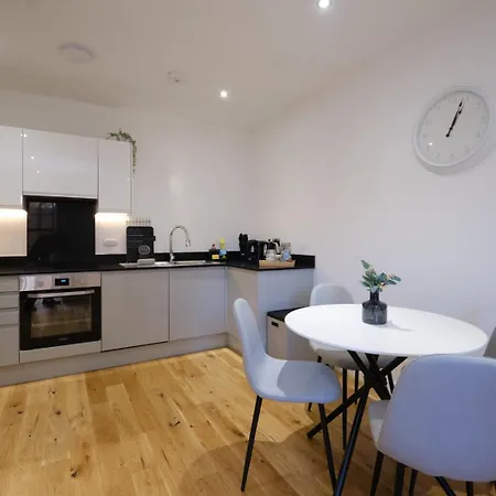 Tv | Near Key Attractions | Quality Staycation * Birmingham
