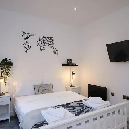 Tv | Near Key Attractions | Quality Staycation Apartment *